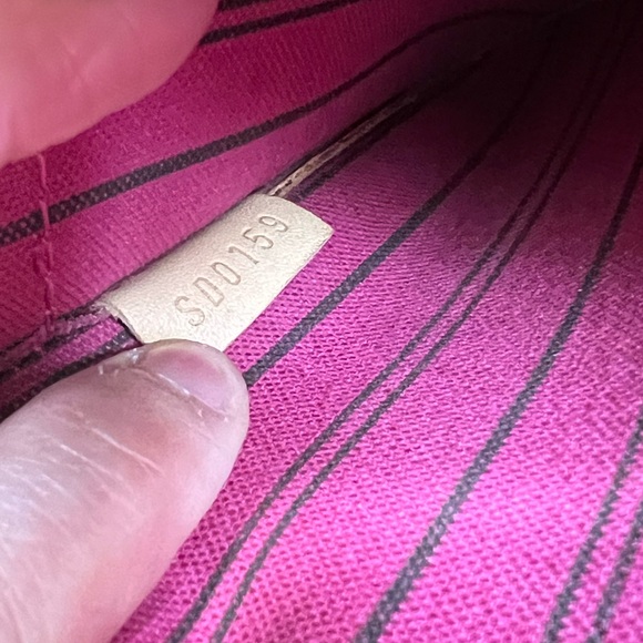 Louis Vuitton Monogram Neverfull GM Pochette Fuchsia - Picture 10 of 17
